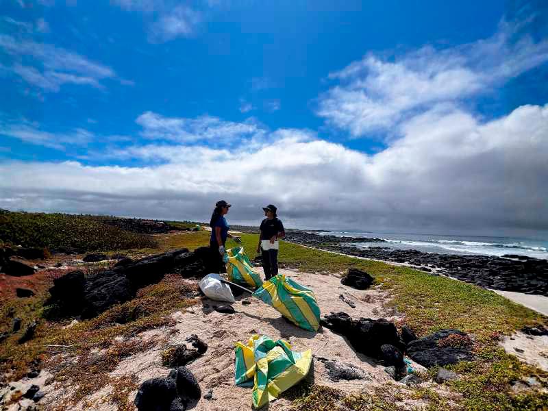 Galaxy Expedition colabora con organizaciones ambientales para la conservación de las Islas Galápagos.
